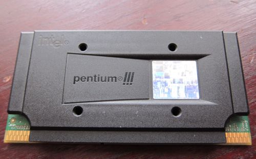 Slot1_PentiumIII_1.jpg